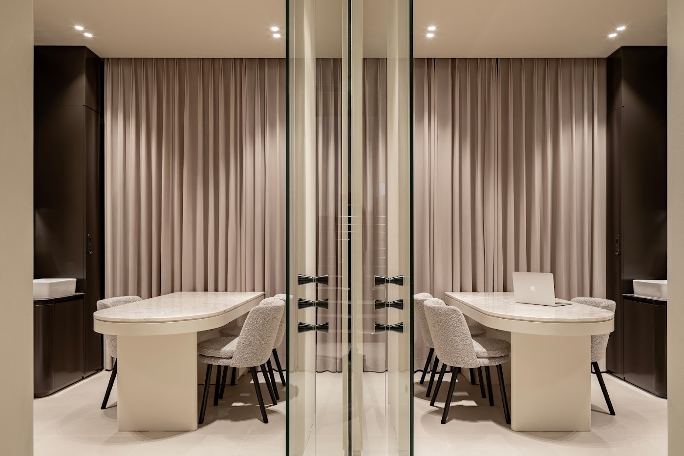 닥터스피부과의원 신사 별관 / DOCTORS Dermatology Sinsa Annex