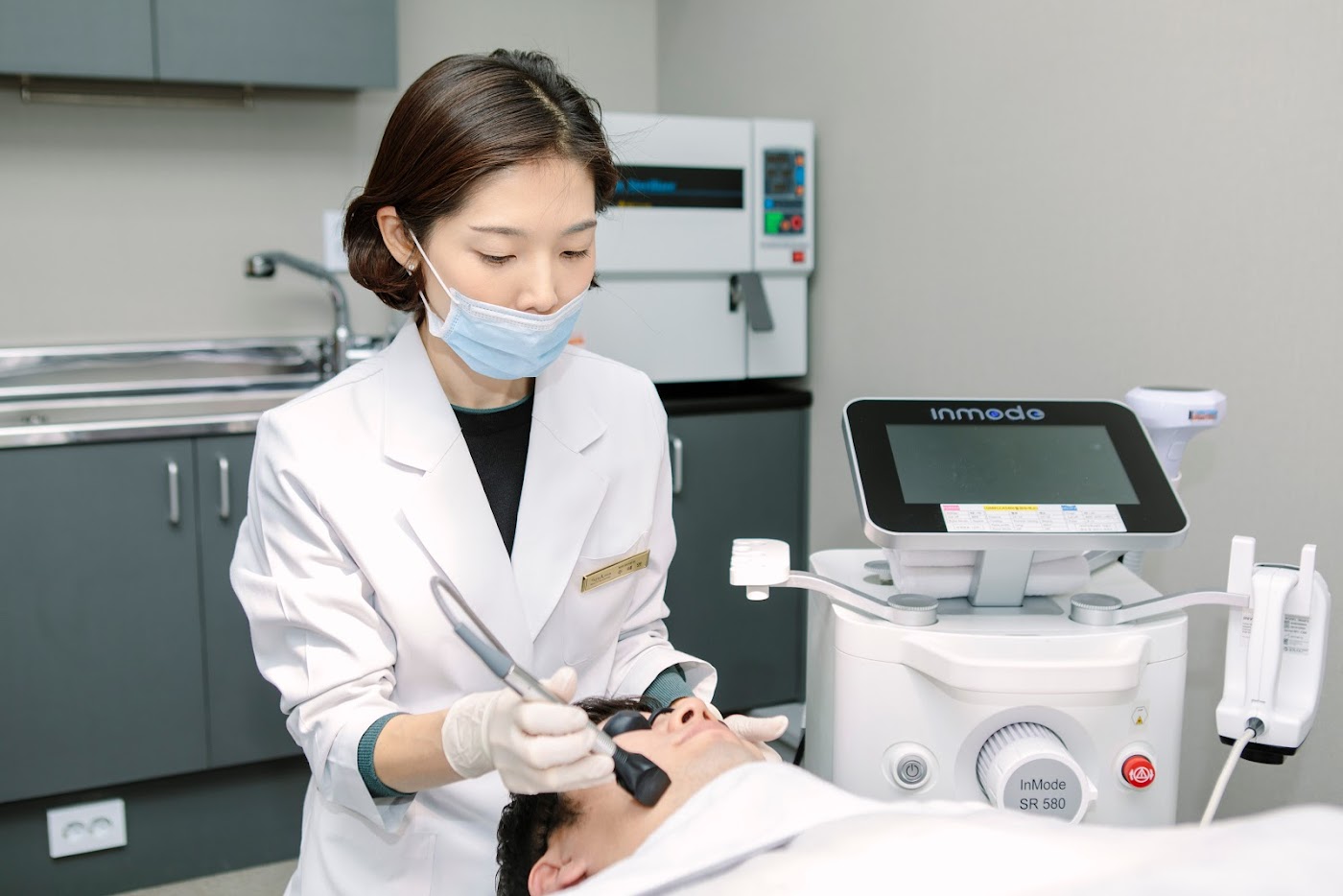 Sinsa In Clinic, dermatologist - 신사인 피부과의원